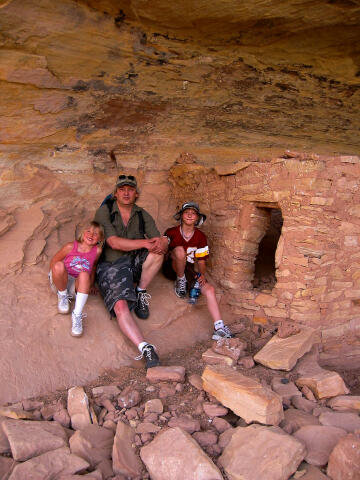 Sierra, Shane and Stormy at Hobbs Wash Ruins