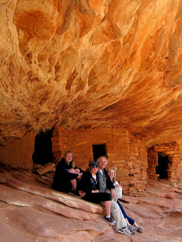 Mule Canyon Anasazi Ruins - Stormy, Sierra, Shane and Shauna