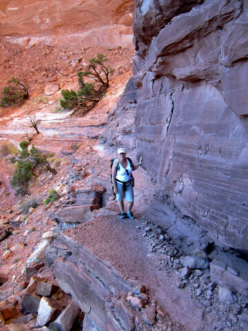 Walking the ledge system to False Kiva