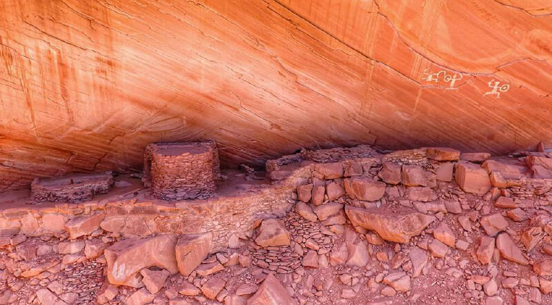 Defiance House Anasazi Pictographs - Lake Powell