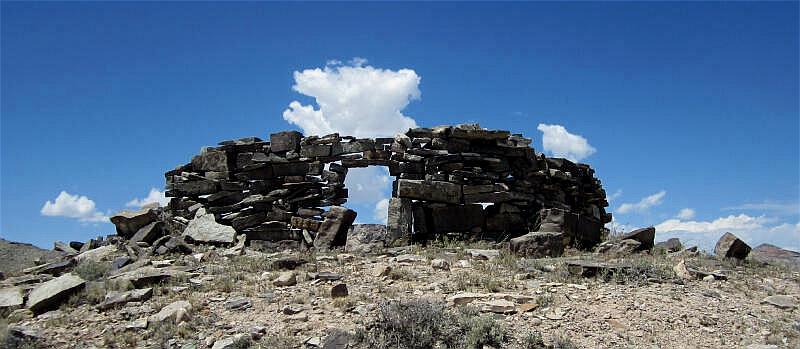 Grassy Knoll petroglyphs and ruin.